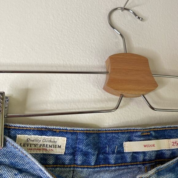 Levi’s Wedgie Icon Fit in Shut Up ankle raw hem high rise medium Wash - Picture 4 of 8